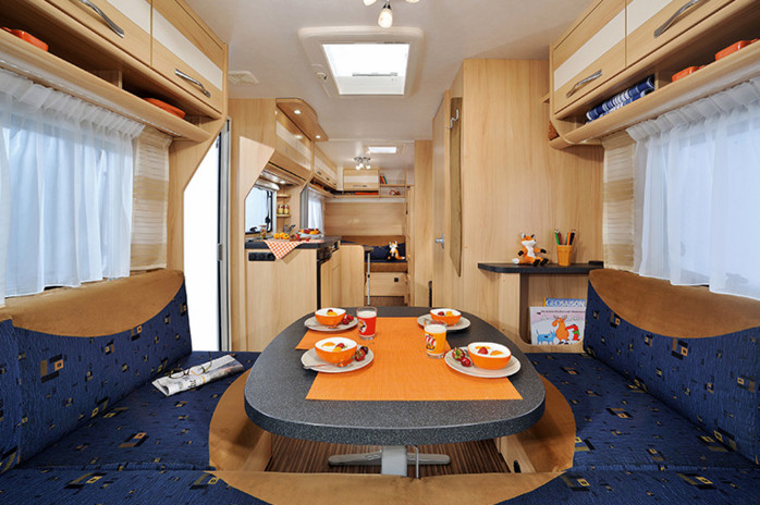 Wohnwagen Mit Doppel Etagenbett : Wohnwagen familienwagen verschiedene 34045279 campanda.de