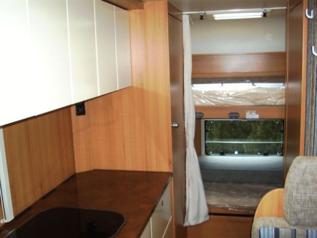 Wohnwagen Mit Etagenbett Und Dusche : Etagenbetten und dusche im lmc breezer a campanda