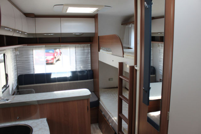 Wohnwagen Mit Etagenbett Und Dusche : Lmc vivo k mit lounge sitzgruppe campanda