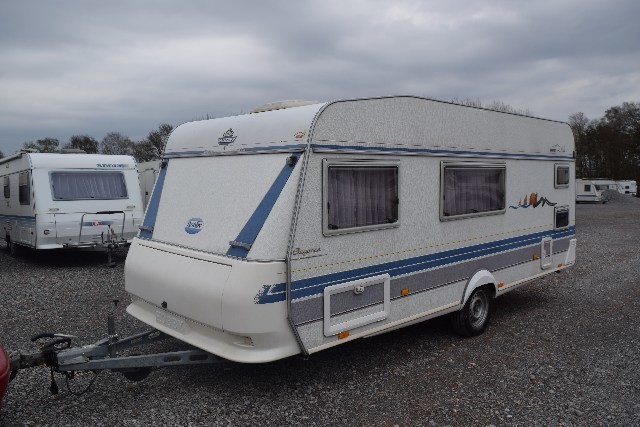 Wohnwagen Mit Etagenbett 1300 Kg : Hobby 520 kmf stockbett festbett 77658821 campanda.de