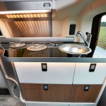 Küchenzeile in einem T5 Westfalia Camper