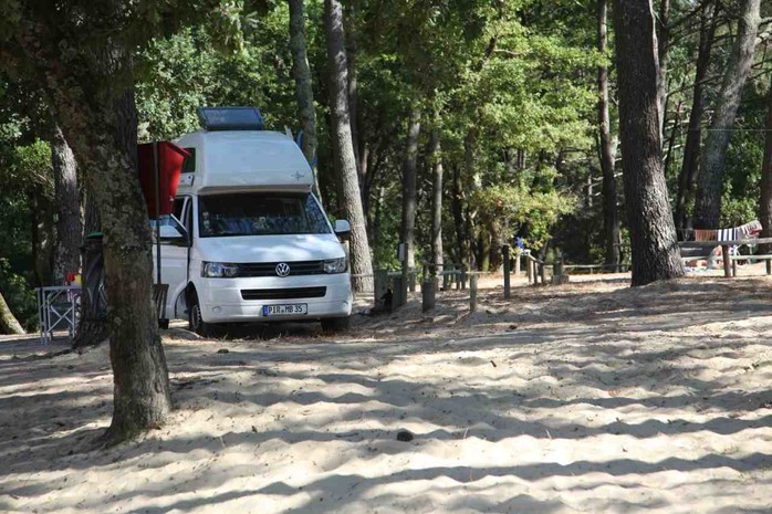 Westfalia Camper auf einem Campingplatz