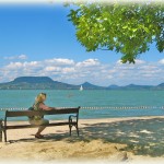 Balaton Frau auf Bank