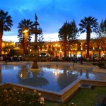 Arequipa Platz mit Palmen