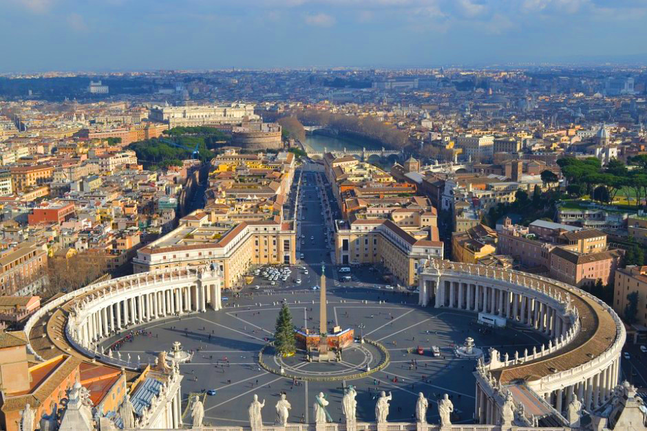 Ausblick auf den Petersplatz in Vatikanstadt. 