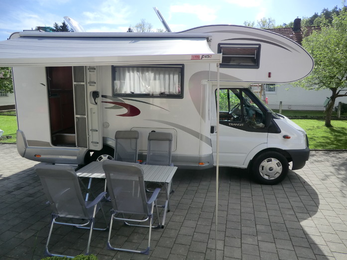 Alkoven mit Camping Möbeln