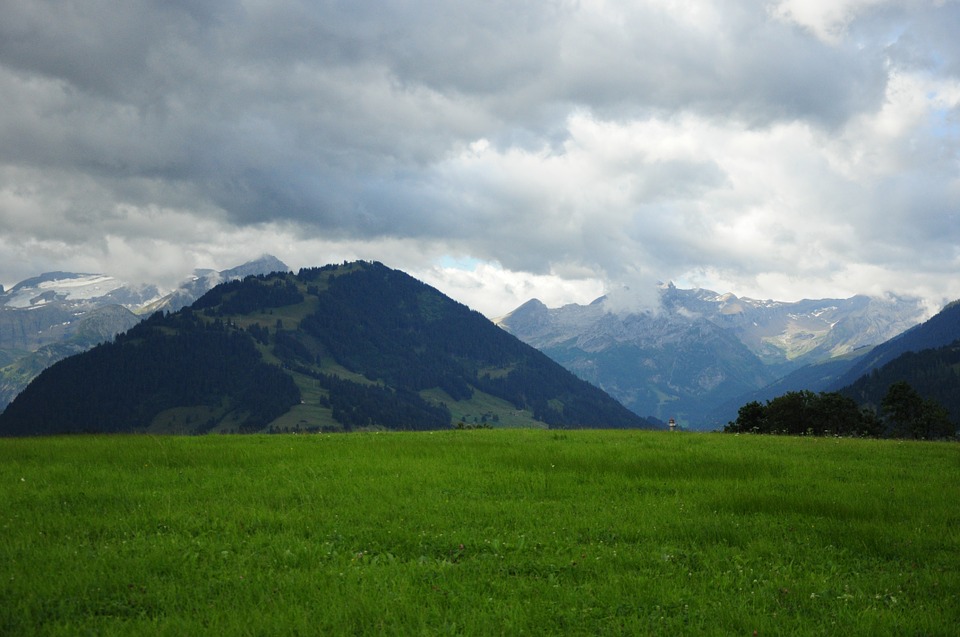 Gstaad Blick auf die Alpen