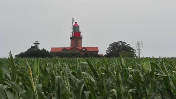 Rotes Leuchtturmhaus