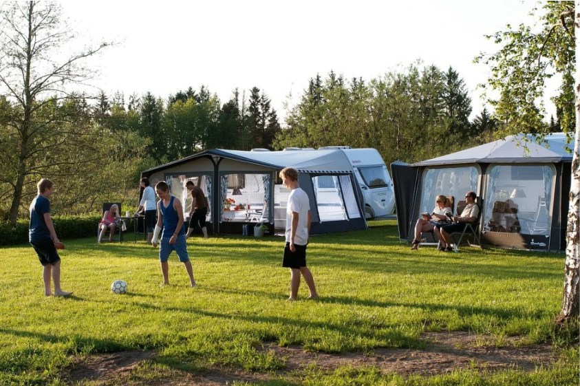 Fussball auf dem Campingplatz