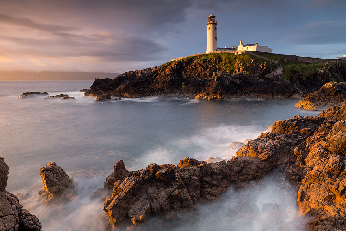 Der Leuchtturm der Halbinsel Fanad wurde nach einem großen Seeunglück 1811 errichtet. Einziger Überlebender war damals der Papagei der Kapitäns. 