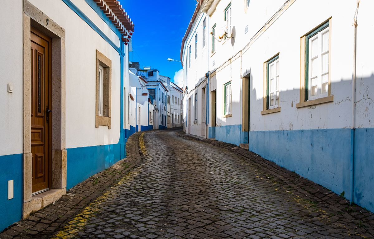 Eine Gasse in Ericeira