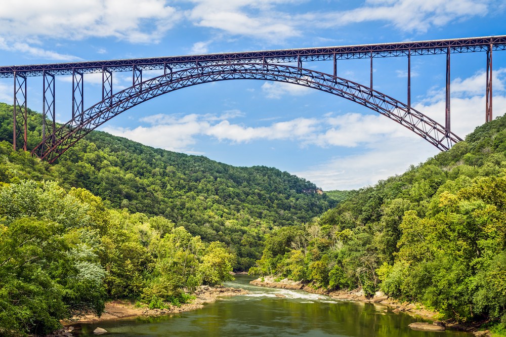 Die Stahlbrücke New River Gorge Bridge.