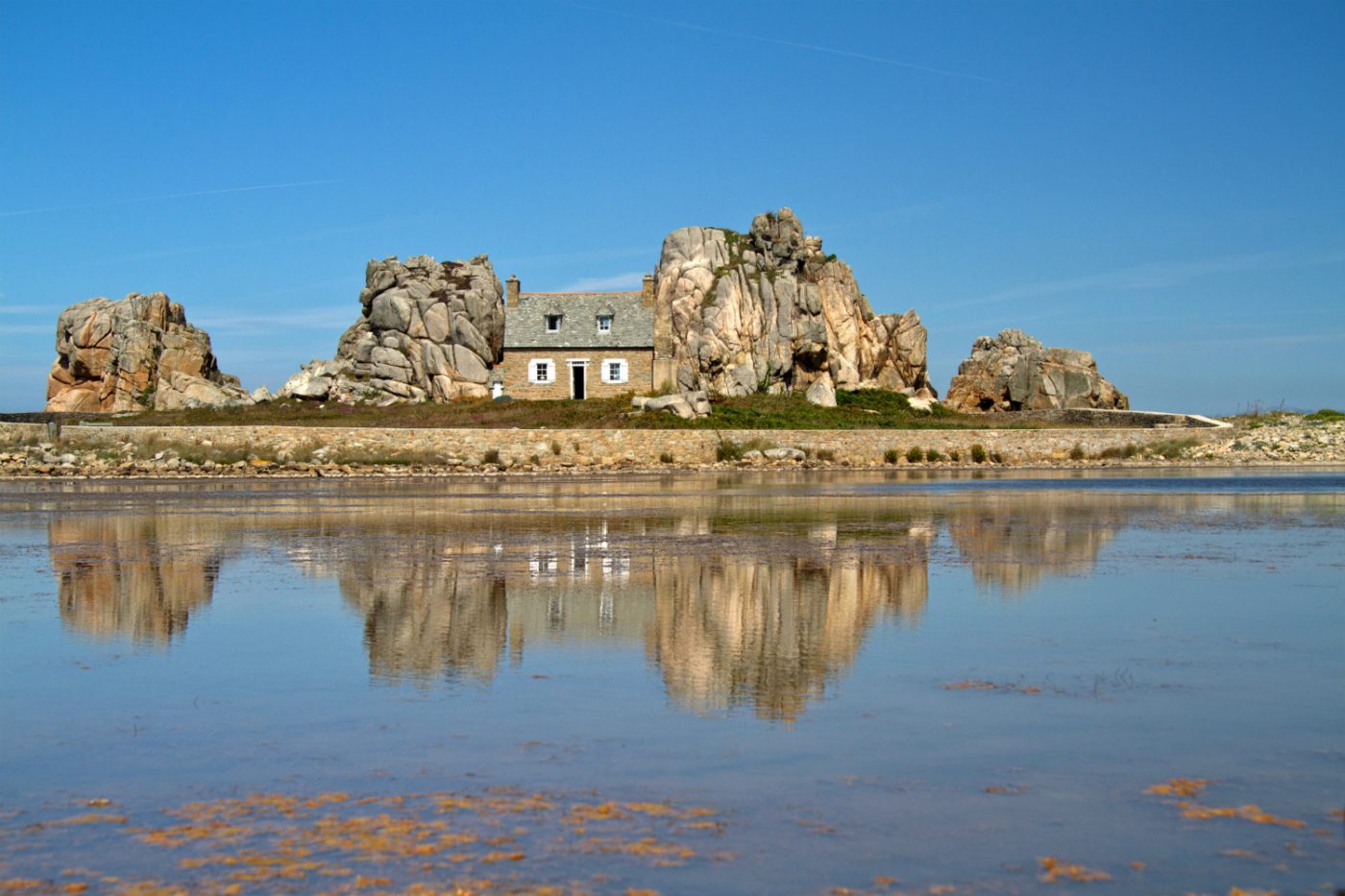 Typisches Häuschen in der Bretagne