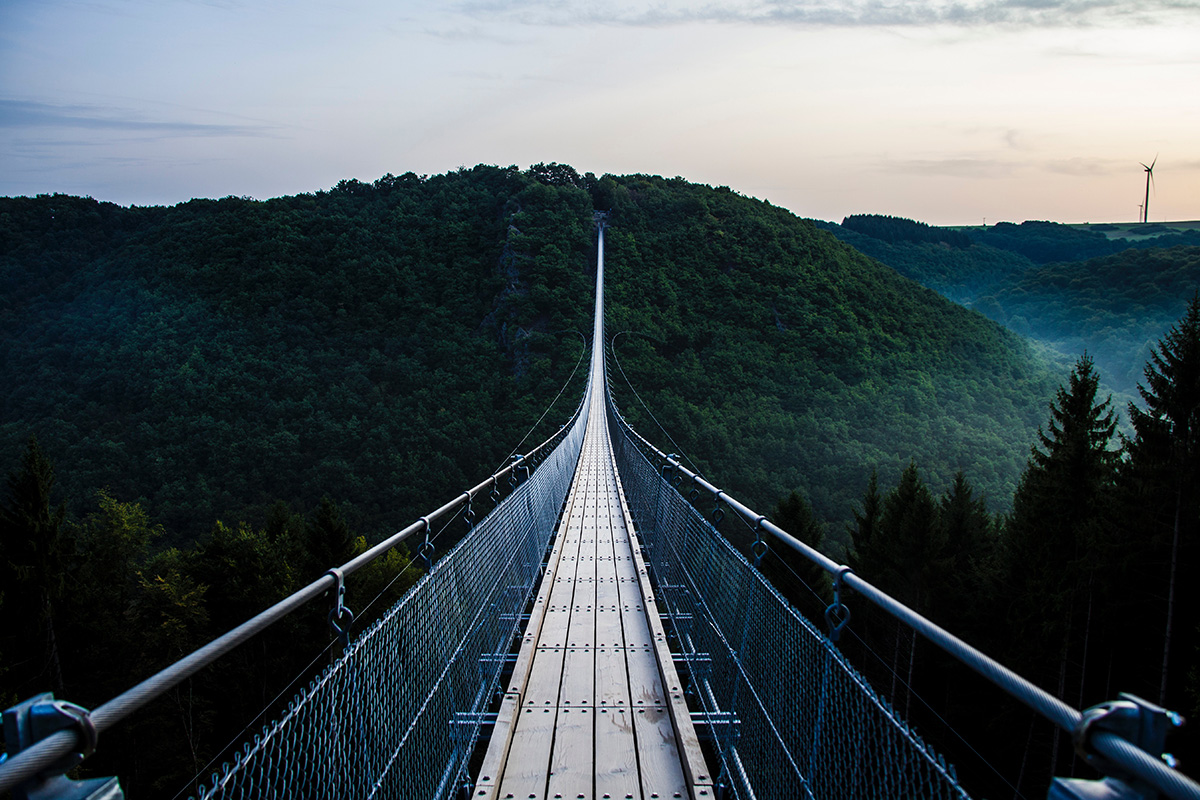 Camping entlang des Rheins: die Geierlay Hängebrücke