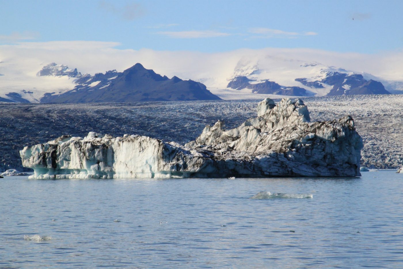 Die Gletscherlagune Jökulsárlon, in der sich das Schmelzwasser des Gletschers Vatnajökull sammelt