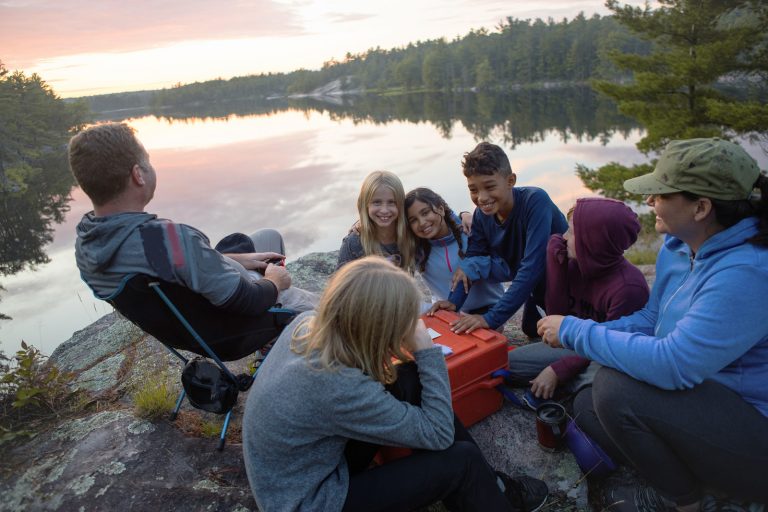 Camping mit älteren Kindern: So gelingt der Wohnmobilurlaub mit den kleinen großen Persönlichkeiten