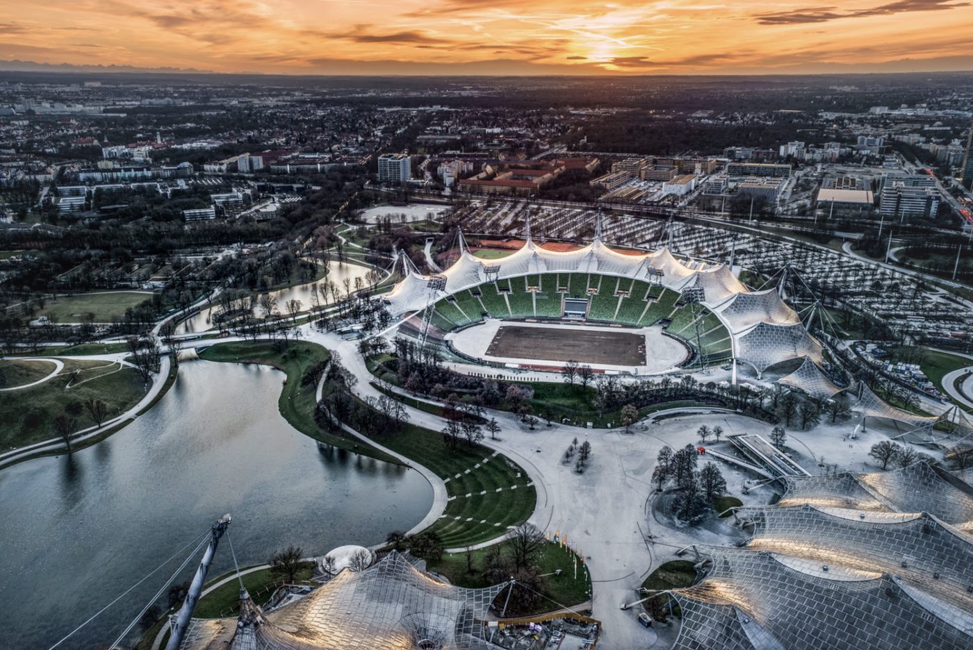 München aus der Vogelperspektive. Im Vordergrund ist das Olympiastadion zu sehen.