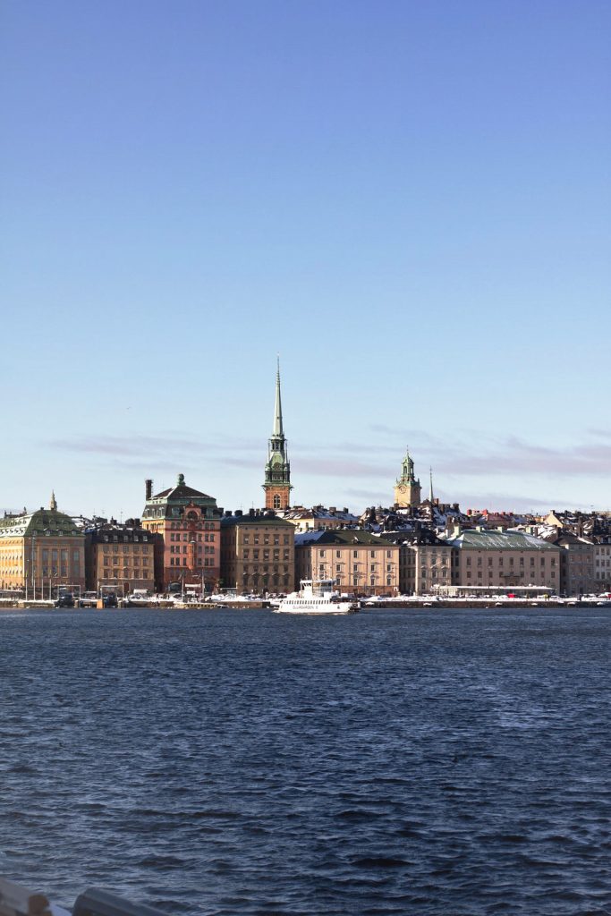 Eine Ansicht von Stockholm, von Wasser aus aufgenommen.