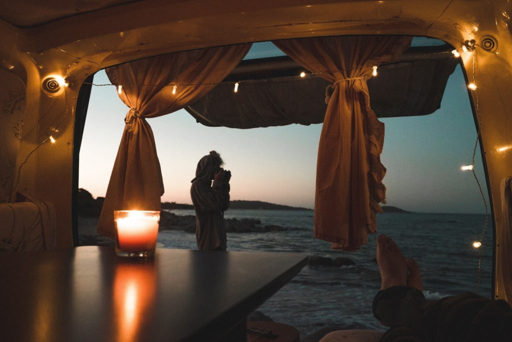 Campingbus Romantik an der Küste Korsikas