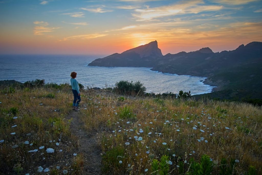 Bucht auf Korsika in der Abendsonne