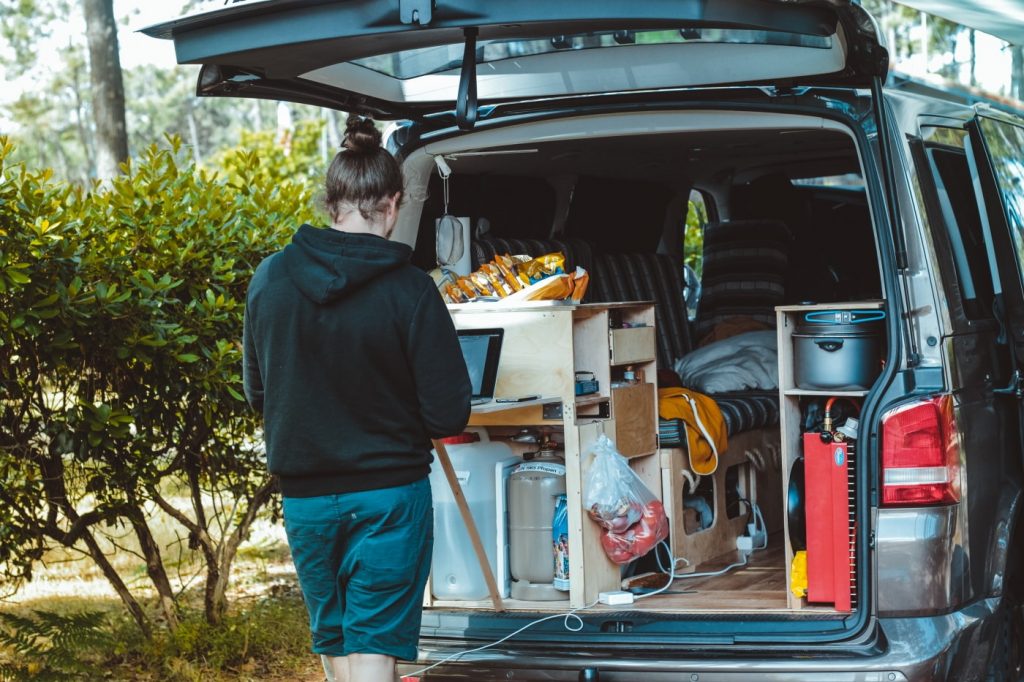 Campervan mit Küche im Kofferraum