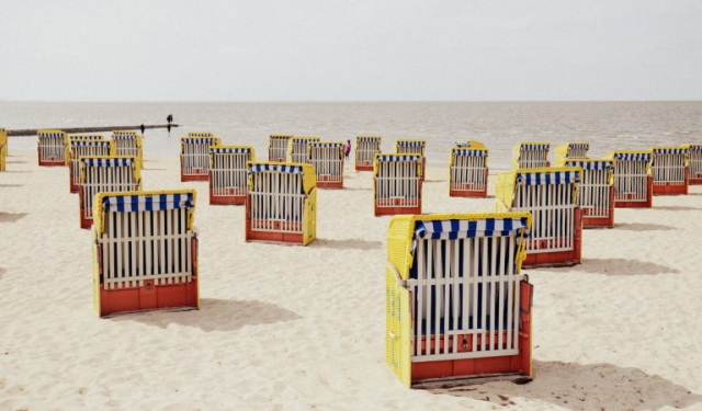 Gelbe Strandkörbe in Cuxhaven