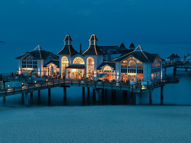 Die Seebrücke von Rügen im Abendlicht